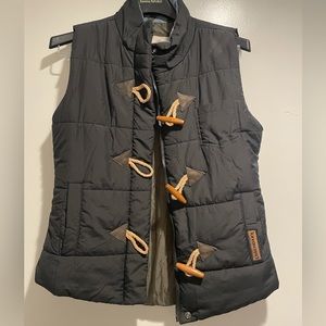 Legendary Whitetails Women’s Black and Green Puffer Vest SM